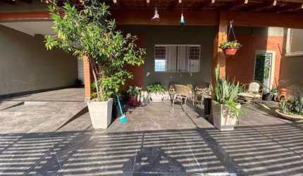Casa com 3 dormitórios, 182 m² - venda por R$ 690.000,00 ou aluguel por R$ 3.500,00/mês - Champagnat - Londrina/PR