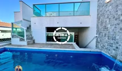 RANDE OPORTUNIDADE NA PONTA DA PRAIA, TRIPLEX COM PISCINA E CHURRASQUEIRA A CARVÃO!!!