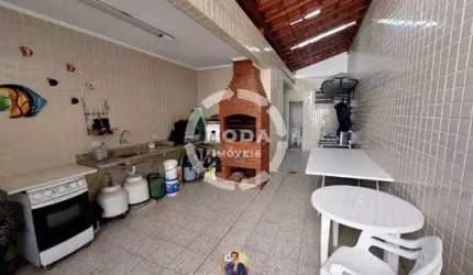 Imperdível: Casa à venda em Santos-SP, no bairro Campo Grande, com 3 quartos, 3 suítes, 2 salas, 6 banheiros, 2 vagas e 223m²!