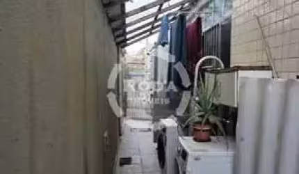 Apartamento Térreo com Quintal à Venda em Santos-SP, 2 quartos, 1 sala, 1 banheiro, 1 vaga de garagem - Imperdível!