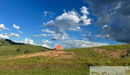 Lote de 800 m² com vista para o horizonte no Condomínio Campos de Santo Antonio II