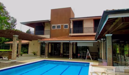 EXCELENTE FAZENDA A VENDA EM TATUÍ-SP, COM 38 ALQUEIRES, 2 COCHEIRAS COM 42 BAIAS, CASA SEDE COM PISCINA E 2 CASAS CASEIRO