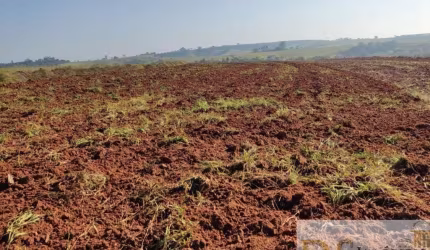 EXCELENTE SÍTIO A VENDA NA REGIÃO DE ITAPETININGA-SP,  COM 37 ALQUEIRES, TERRA MISTA A VERMELHA, TOPOGRAFIA SEMI PLANA E BOA EM ÁGUA