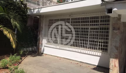 Casa em Terreno 625 m2