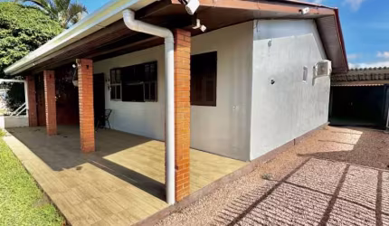 C607 Bela casa com anexo nos fundos/Imbé