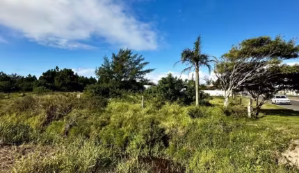 T117 Terreno de esquina na Avenida Mariluz/Imbé