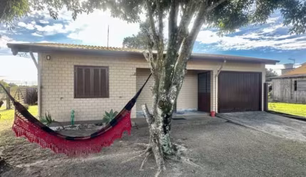 C421 Belo imóvel de esquina com piscina