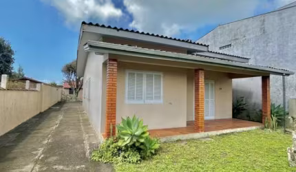 C153 Casa com 4 dormitórios  próximo ao mar em Mariluz/Imbé