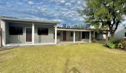 C510 Oportunidade! 02 casas em um só terreno próximo ao mar