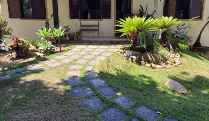 Casa com 3 dormitórios à venda, 350 m² por R$ 850.000 - Parque Hotel - Araruama/RJ