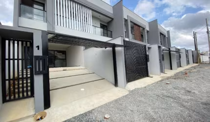 Imperdível oportunidade: Casa à venda em Joinville-SC, bairro Bom Retiro. 3 quartos, 1 suíte, 3 salas, 2 banheiros, 2 vagas de garagem, 105,06m².