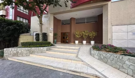 Apartamento à venda no Bairro Atiradores, Joinville-SC: 2 quartos, 1 suíte, 2 salas, 1 vaga de garagem, 102,36 m² de área. Venha conferir!