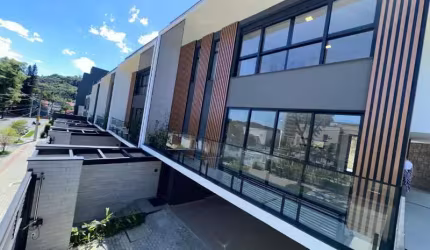 Imperdível casa de luxo com 3 quartos, 3 suítes e 3 salas no América, Joinville-SC
