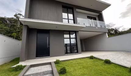 Imperdível oportunidade: Casa à venda em Araquari-SC, bairro Itinga, 3 quartos, 3 suítes, 3 salas, 3 banheiros, 2 vagas, 185,28m².