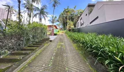 Terreno à venda em Joinville-SC, bairro Atiradores, com 4.239,00 m² de área: oportunidade imperdível!