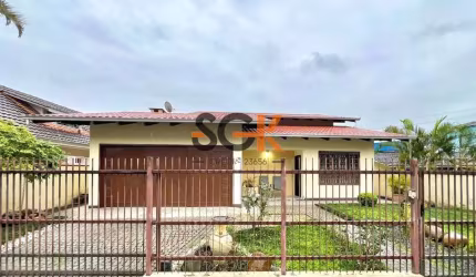 Casa com 4 quartos à venda na Rua Herval do Oeste, Saguaçu, Joinville, 243 m2 por R$ 1.200.000