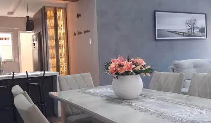 BELÍSSIMA CASA DISPONÍVEL PARA VENDA