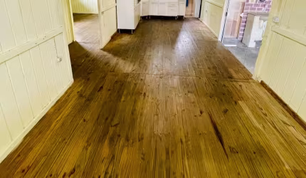 LINDA CASA DISPONÍVEL PARA LOCAÇÃO COM DOIS DORMITÓRIOS