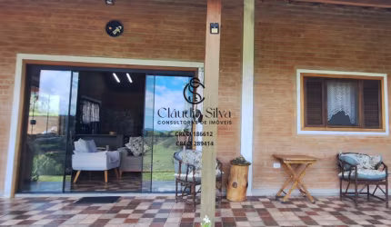 Oportunidade Única: Chácara Lareira, Suíte e Vista para as Montanhas à Venda'