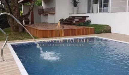 Belíssima Casa à venda 4 Quartos, 2 Vagas, 2461M², Chácaras Cataguá, Taubaté - SP