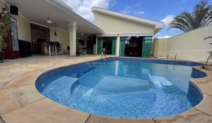 Casa térrea excelente opção comercial com localização privilegiada.