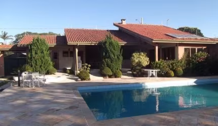Casa térrea com 4 suítes, piscina, área gourmet, no bairro Vila Giglio  em Atibaia SP