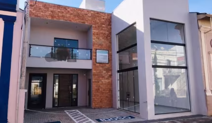 Prédio comercial novo no Centro de Atibaia SP, para Clínicas,  escritórios, Estrutura nova e moderna, todos os requisitos de acessibilidade, elevador.