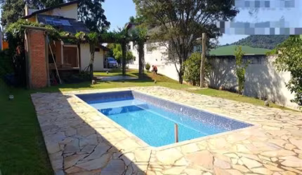 Casa térrea no Condomínio Vila Dom Pedro em Atibaia SP. São 3 dormitórios sendo 1 suíte, sala vários ambientes,  mezanino, cozinha conceito aberto,  espaço gourmet,  piscina aquecida com cascata