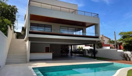 Casa Nova de Alto Padrão em Atibaia com 4 suítes. Espaço gourmet completo Piscina com raia, praia e hidro.