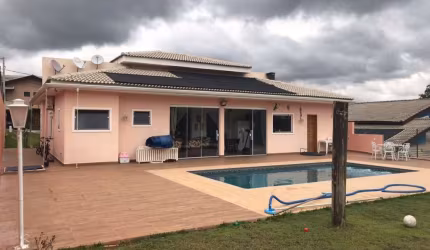 Casa térrea no Condomínio Serra da Estrela em Atibaia Segurança 24 hs, piscina, amplo espaço gramado, pomar