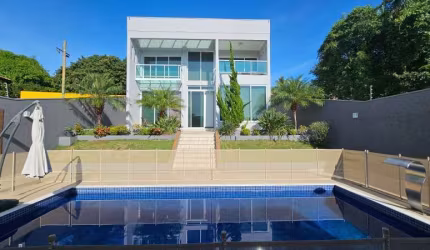 Excelente oportunidade! Casa nova espaçosa e muito bem localizada, com 4 quartos, sendo 2 suítes, 5 banheiros, 4 vagas.