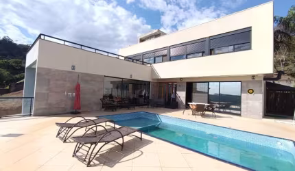 Casa no Condomínio Porto Atibaia com 5 quartos sendo 3 suítes, piscina, área gourmet, excelente oportunidade.