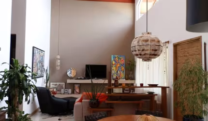 Casa em condomínio fechado com 1 suíte máster (banheiro da  suíte     com banheira de hidromassagem e armários),  2  dormitórios (1 com móveis planejados), 1 home office