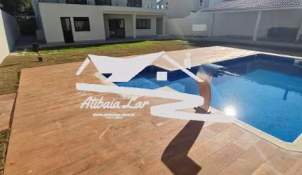 Sobrado no Condomínio Porto Atibaia em Atibaia SP.  São 6 suítes,  área gourmet,  despensa, piscina