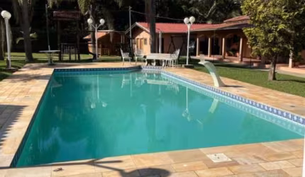 Vende-se linda propriedade rural em Camanducaia  MG, Bairro da Ribeirada, distante a apenas a 3km da cidade, pela estrada principal do Bairro da Ribeirada, com área de 20,7 ha