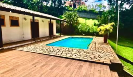 Casa térrea no Condomínio Panorama em Atibaia-SP: 4 suítes, 3 salas, 5 banheiros, 4 vagas, 390m²!
