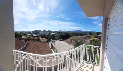 Sobrado no bairro Jardim Tapajos próximo ao Centro de Atibaia SP.