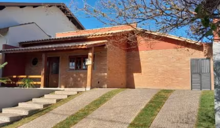 Casa de Alto Padrão no Condomínio Caminhos de São Conrado - Campinas-SP: 3 quartos, 1 suíte, 3 salas, 4 banheiros, 2 vagas, 240m².