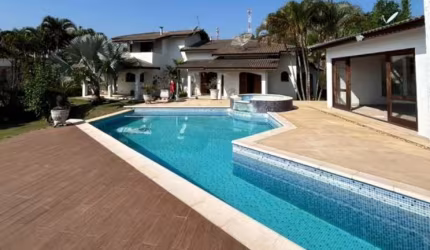 Casa térrea no Condomínio Panorama em Atibaia SP  4 suítes, 3 salas,  piscina, área gourmet,  sauna, espaço gramado.