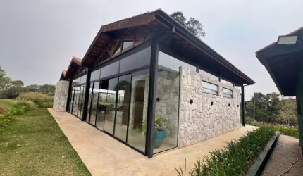 Haras de luxo à venda em Itatiba-SP, Centro: 5 quartos, 5 suítes, 3 salas, 200.000 m² de área. Venha conferir!