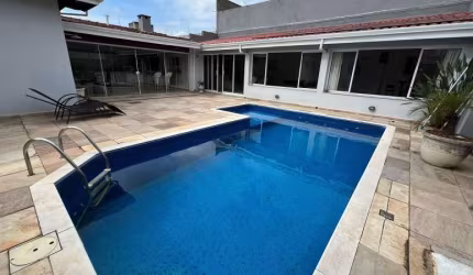 Imperdível oportunidade! Casa com 4 quartos e 3 suítes no Jardim Itaperi, Atibaia-SP - 280m² - 4 vagas