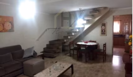 Sobrado à venda com 179 metros 3 dormitórios e 1 edícula. Bairro Paulicéia. São Bernardo do Campo.