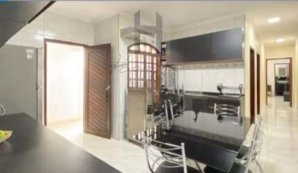 Casa à venda com 280 metros 2 dormitórios sendo 1 suíte. Jardim Utinga.  Santo André.