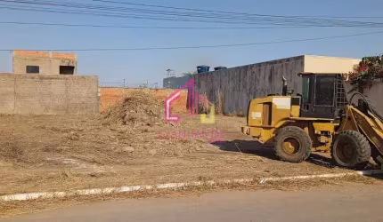 Terreno à Venda no Residencial Tropical Ville, Cuiabá-MT, 600 m2, ótimo pra construir, à 300 m do C