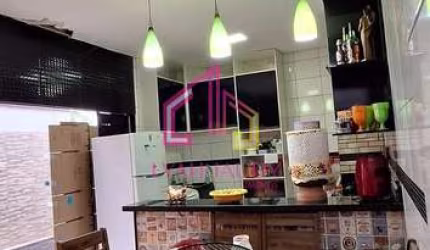 Casa à venda, Jardim Imperial, Cuiabá-MT, 60 m² úteis, 3 quartos, 2 vagas, piscina com ducha, próxi
