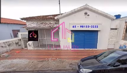 Casa à Venda no CENTRO de Cuiabá - MT, à 300 m da Praça da Mandioca, 5 vagas,  280 m² úteis, Não fa