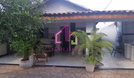 Casa à venda, Cidade Alta, Cuiabá, MT, 1 suíte + 2 quartos, área gourmet com churrasqueira, piscina