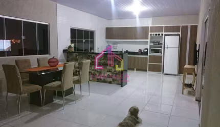 Casa  à venda no Mapim, Várzea Grande-MT, 360m2, 3 dorm, 3 vagas, cozinha com armários planejados e