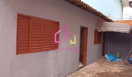 Casa à Venda, Renascer, Cuiabá-MT, 180 m², 2 Suítes, COZINHA AZULEJADA, SALA AMPLA, 2 VAGAS, 100m d
