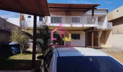 Casa á Venda, MIraFlores, Chapada  dos Guimarães-MT, à 400m do Fórum, 3 Suítes, 6 vagas, quintal gr